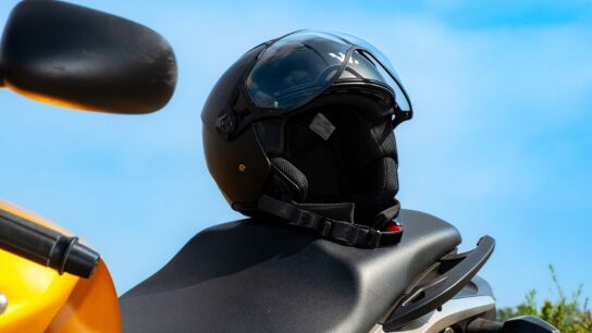 As&iacute; debes equiparte para evitar las nuevas multas de hasta 200 euros en moto