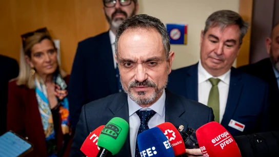 El alcalde de Móstoles, Manuel Bautista, durante un pleno extraordinario en el Ayuntamiento de Móstoles El alcalde de Móstoles, Manuel Bautista, durante un pleno extraordinario en el Ayuntamiento de Móstoles