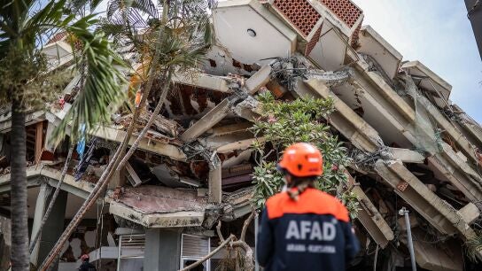 Equipos de rescate en La Guaira tras los terremotos de Venezuela del 24 de junio de 2026