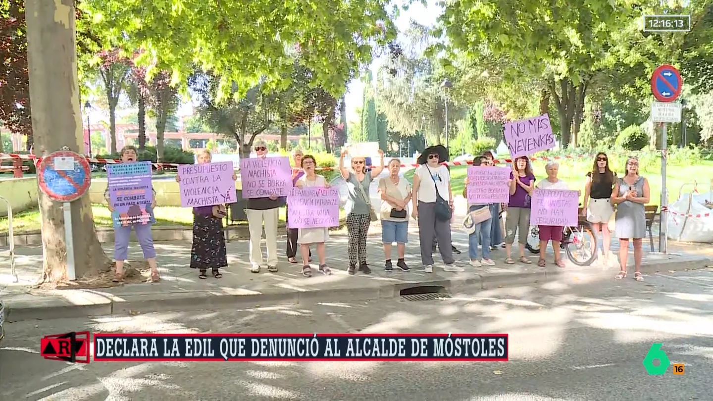 Apoyo a la exconcejala del PP que denunció al alcalde de Móstoles Apoyo a la exconcejala del PP que denunció al alcalde de Móstoles