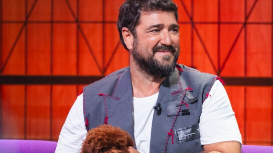 La inesperada visita de Lulu, la perrita de Antonio Orozco, en pleno plat&oacute; de 'Cara al Show'