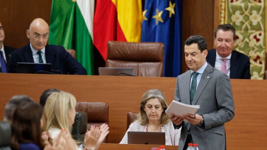 Juanma Moreno en la segunda jornada del pleno de investidura en el Parlamento de Andaluc&iacute;a