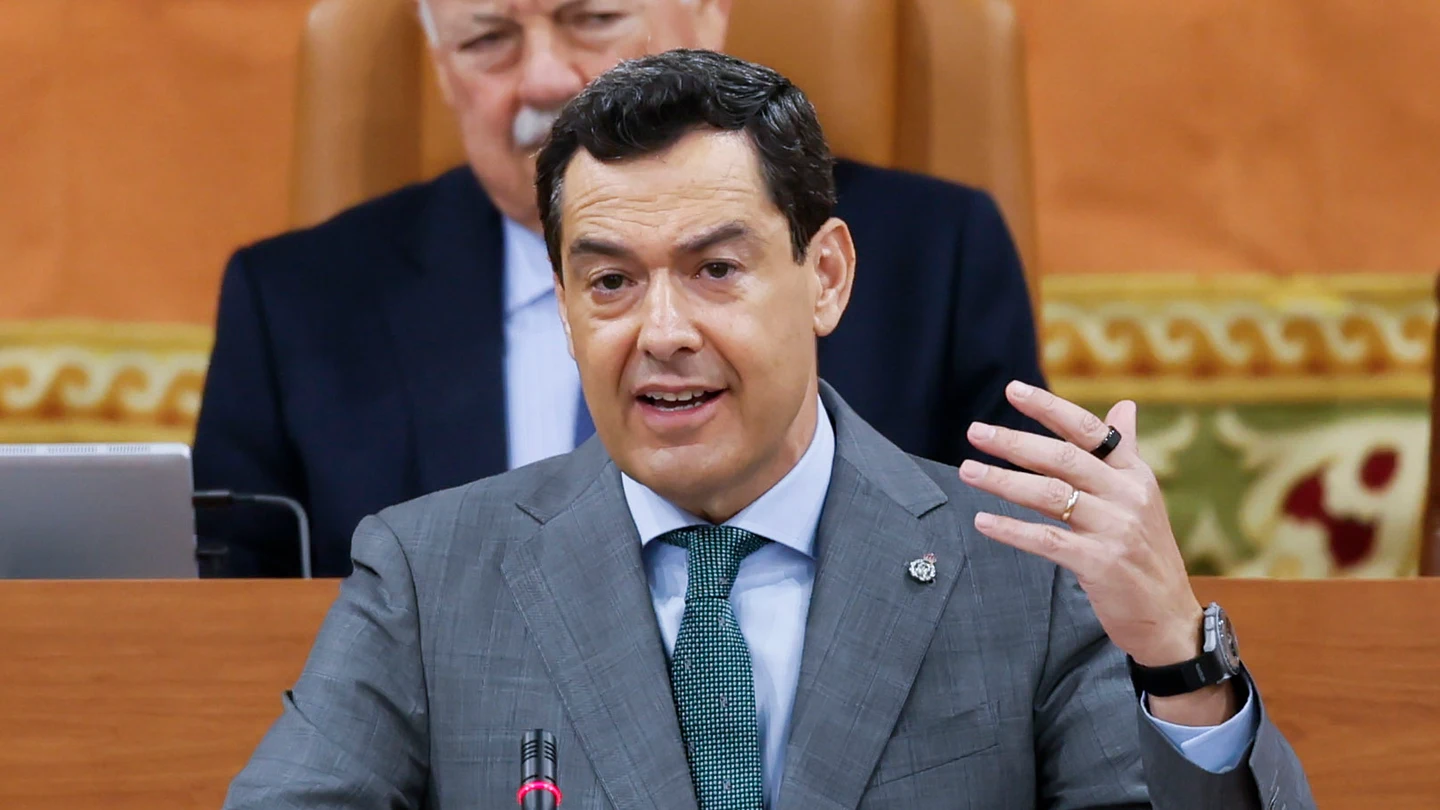 El presidente de la Junta de Andalucía en funciones y candidato a la reelección, Juanma Moreno, interviene durante la segunda jornada del Pleno de investidura en el Parlamento de Andalucía, este martes. El presidente de la Junta de Andalucía en funciones y candidato a la reelección, Juanma Moreno, interviene durante la segunda jornada del Pleno de investidura en el Parlamento de Andalucía, este martes.