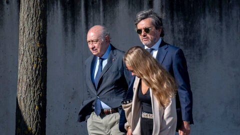 El exministro de Interior, Jorge Fern&aacute;ndez D&iacute;az (i), a su llegada a la Audiencia Nacional, a 29 de junio de 2026, en San Fernando de Henares, Madrid (Espa&ntilde;a).