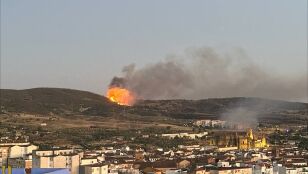 Complicaciones en Plasencia (C&aacute;ceres) por un incendio: temor a la noche e imposibilidad de que trabajen medios a&eacute;reos