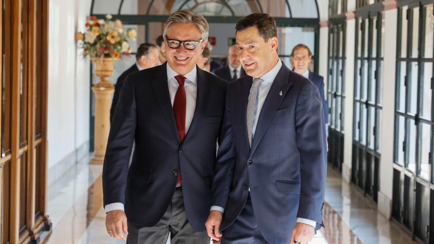 Juanma Moreno traga con la prioridad nacional de Vox y es investido presidente andaluz tras alcanzar un acuerdo in extremis