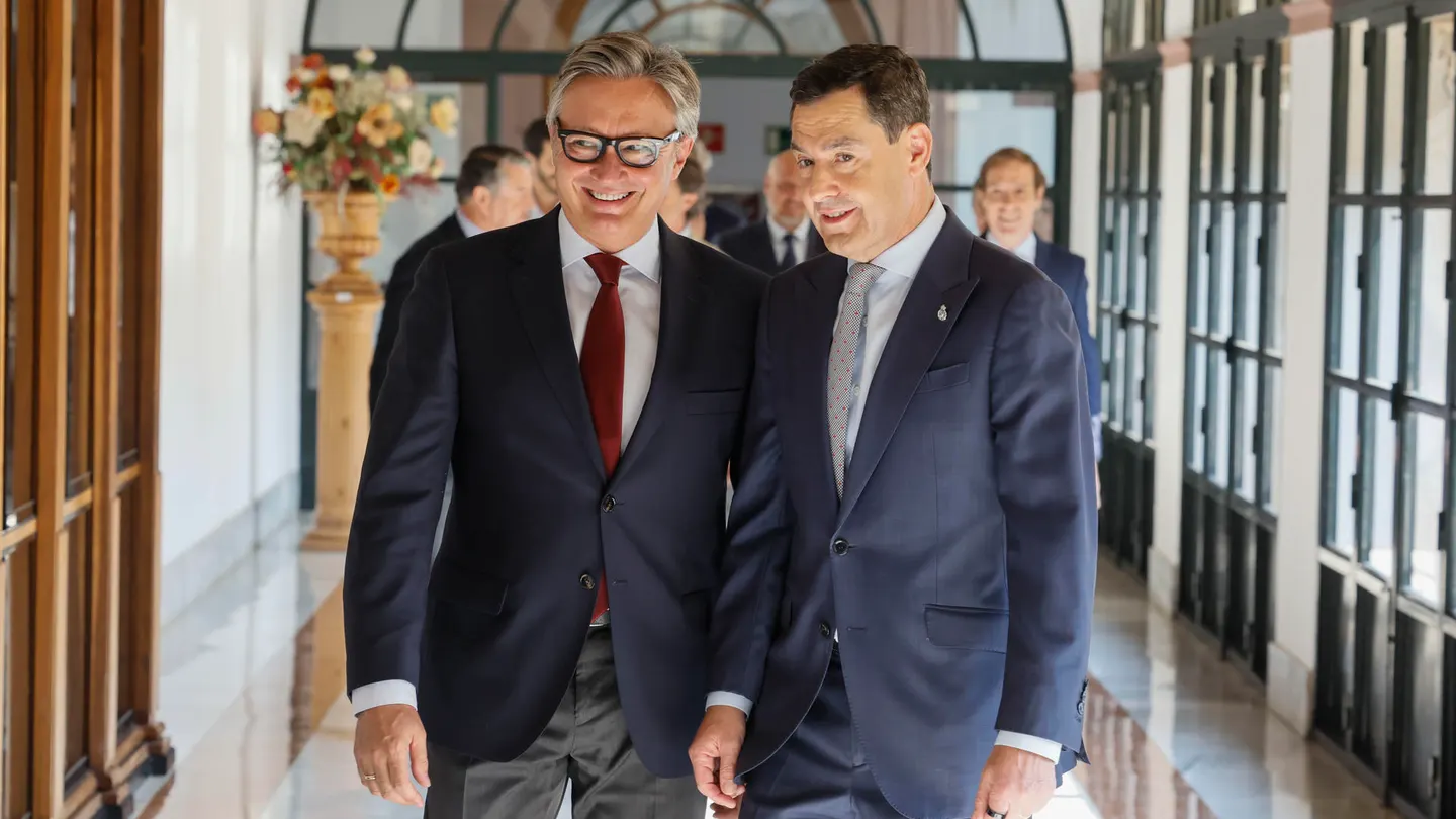 Juanma Moreno traga con la prioridad nacional de Vox y es investido presidente andaluz tras alcanzar un acuerdo in extremis Juanma Moreno traga con la prioridad nacional de Vox y es investido presidente andaluz tras alcanzar un acuerdo in extremis