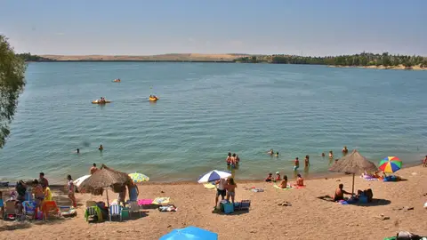 Playa fluvial de Orellana Playa fluvial de Orellana
