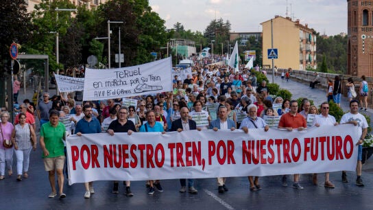Ciudadanos de Teruel protestan por el tren