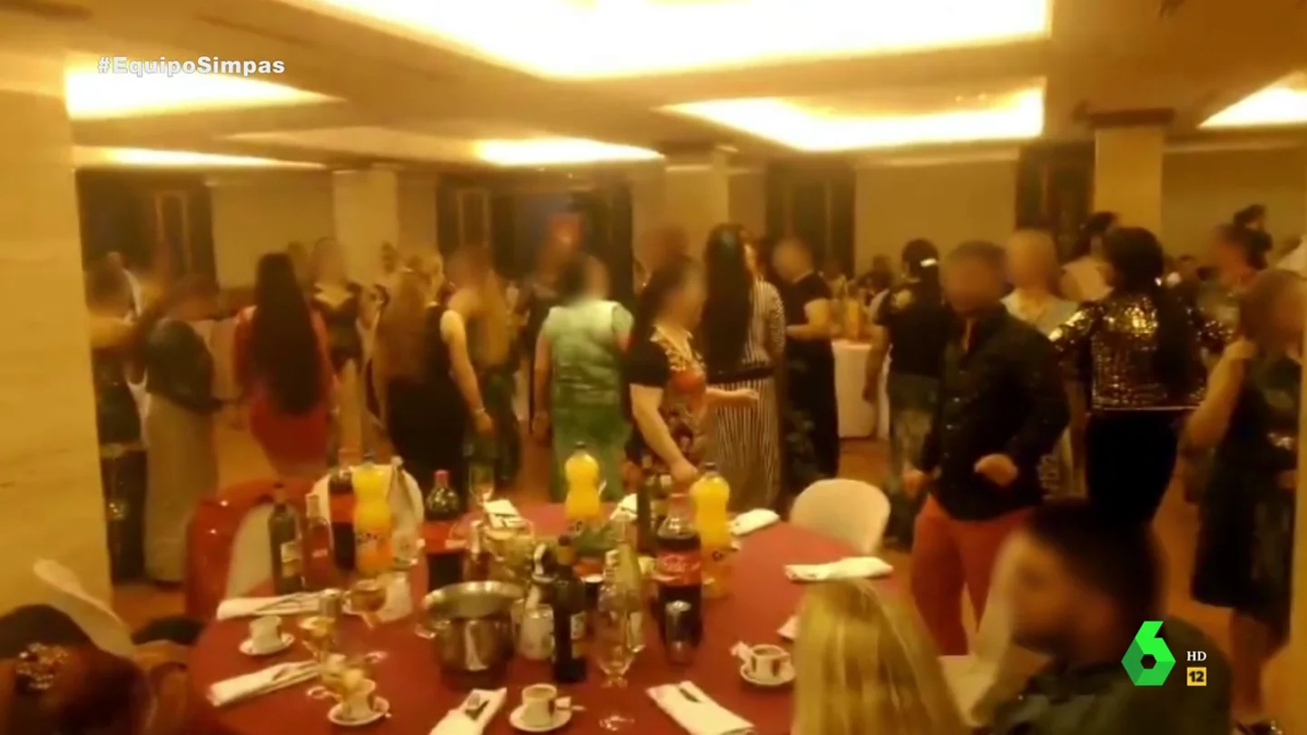 Un 'simpa' de récord: 200 invitados a un bautizo, un menú de categoría y 4.000 euros "solo en bebidas" Un 'simpa' de récord: 200 invitados a un bautizo, un menú de categoría y 4.000 euros "solo en bebidas"