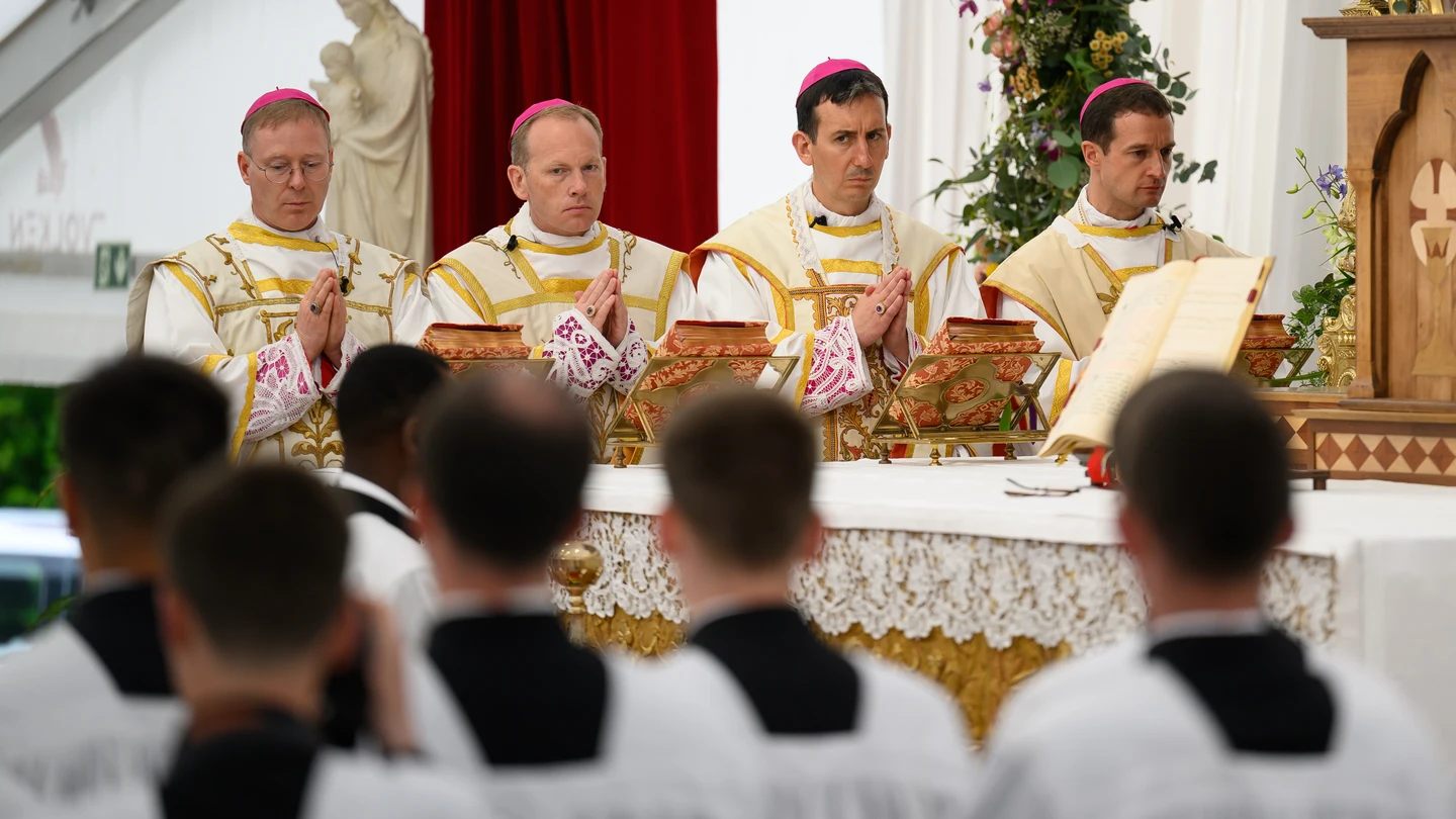 Los últimos obispos consagrados de la Sociedad de San Pío X, excomulgados por el Vaticano Los últimos obispos consagrados de la Sociedad de San Pío X, excomulgados por el Vaticano