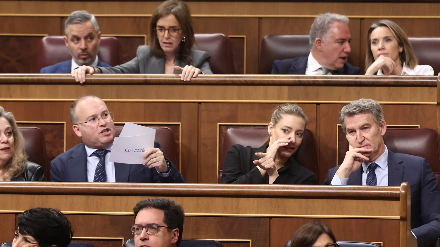 El secretario general del PP, Miguel Tellado; la portavoz del PP en el Congreso, Ester Muñoz, y el presidente del Partido Popular, Alberto Núñez Feijóo El secretario general del PP, Miguel Tellado; la portavoz del PP en el Congreso, Ester Muñoz, y el presidente del Partido Popular, Alberto Núñez Feijóo