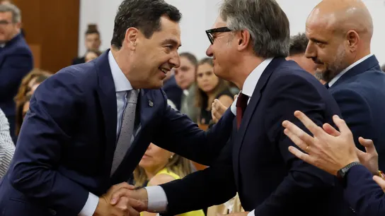 Moreno opta por lo contrario de lo que prometió: acata la prioridad nacional de Vox y no logra gobernar en solitario Moreno opta por lo contrario de lo que prometió: acata la prioridad nacional de Vox y no logra gobernar en solitario