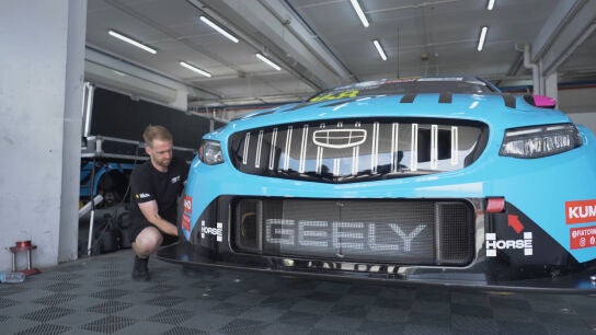 Box del equipo Geely Cyan Racing