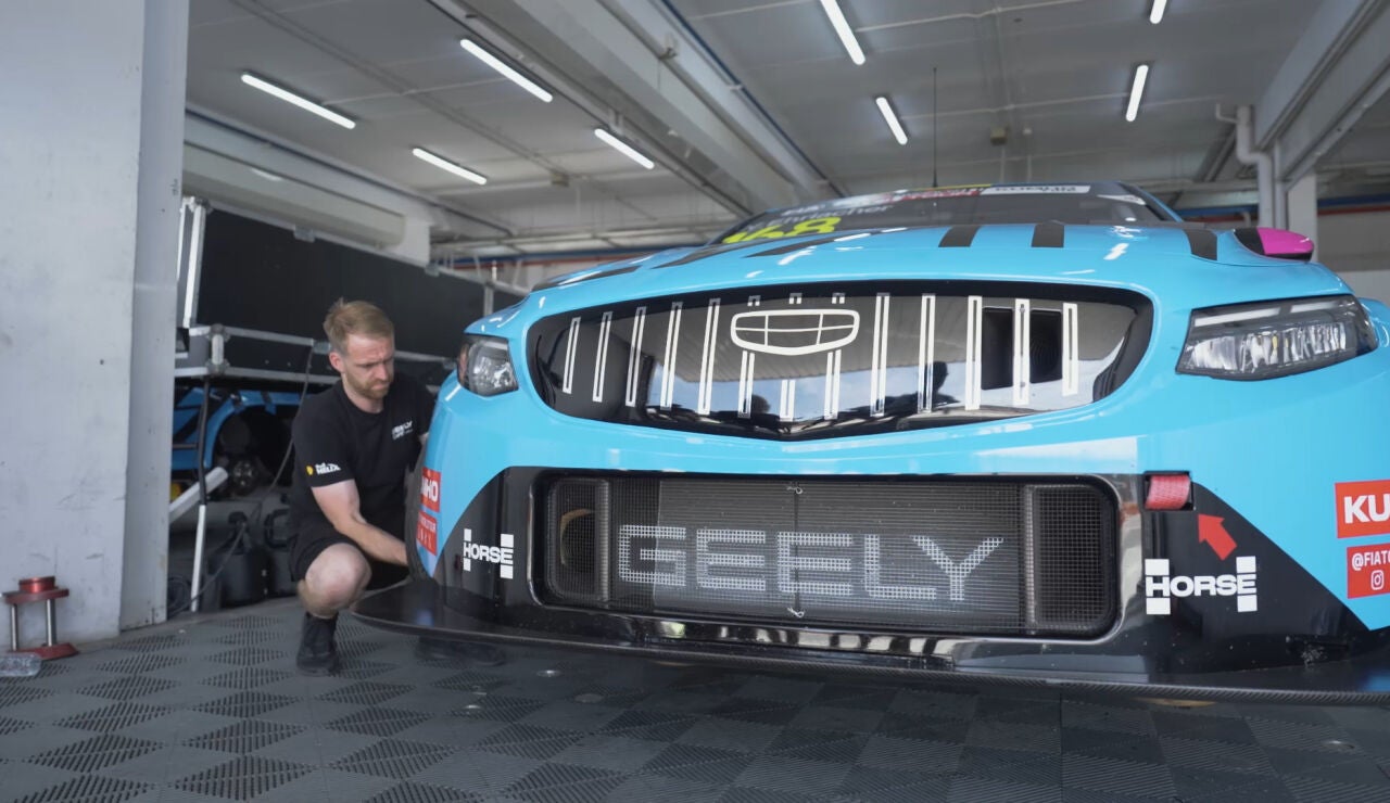 Box del equipo Geely Cyan Racing