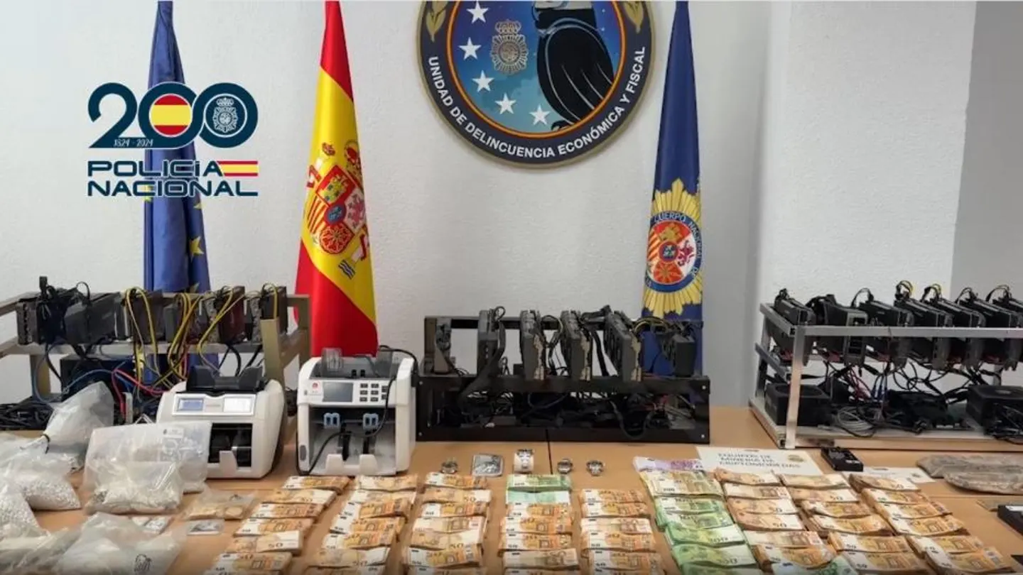 Cae una banda criminal que operaba de 'narcolavadora': 14 detenidos por blanquear el dinero de redes internacionales de tráfico de drogas Cae una banda criminal que operaba de 'narcolavadora': 14 detenidos por blanquear el dinero de redes internacionales de tráfico de drogas