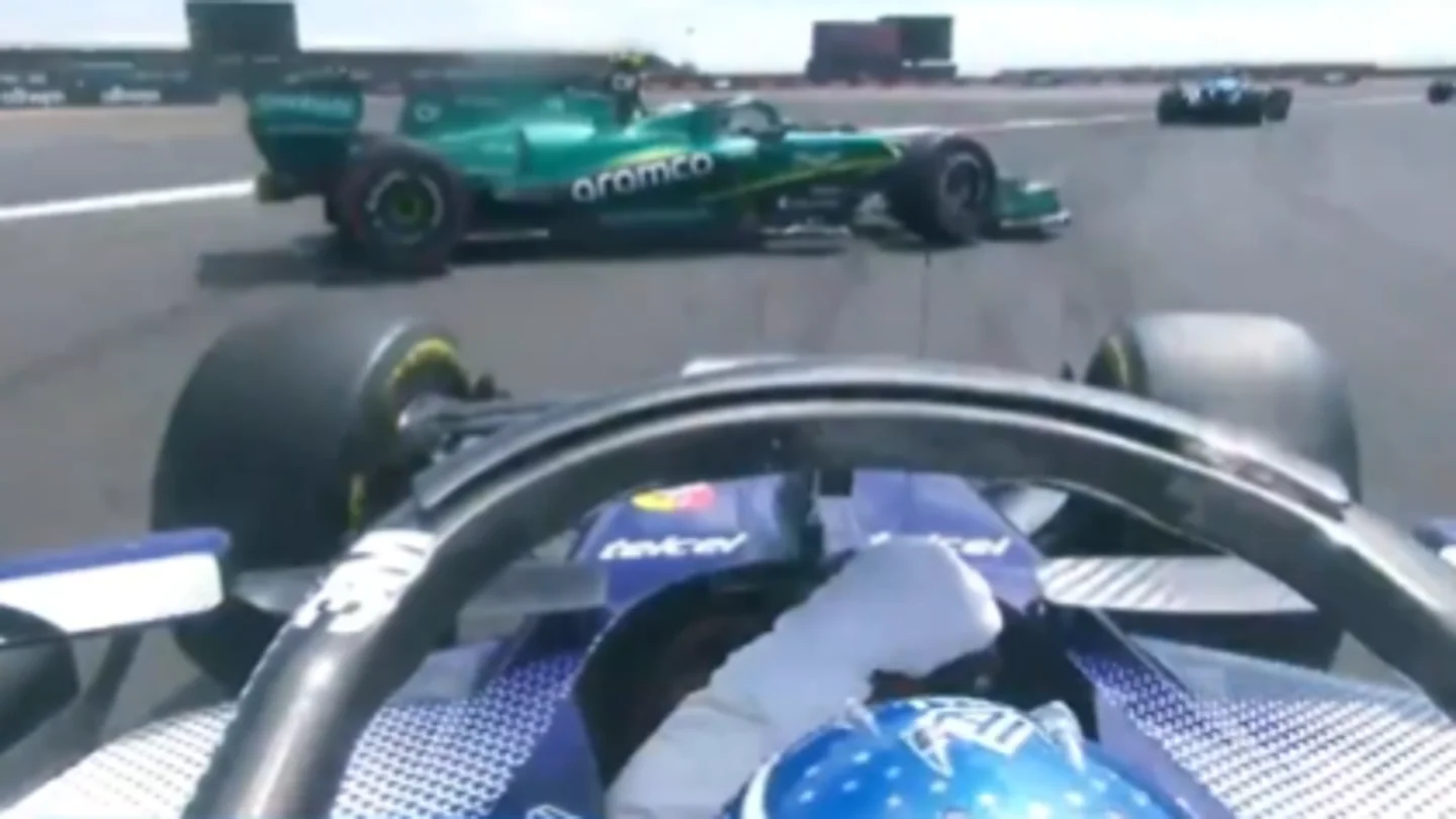 Pérez se lleva por delante a Fernando Alonso: el toque por el que fue sancionado en la sprint de Silverstone Pérez se lleva por delante a Fernando Alonso: el toque por el que fue sancionado en la sprint de Silverstone