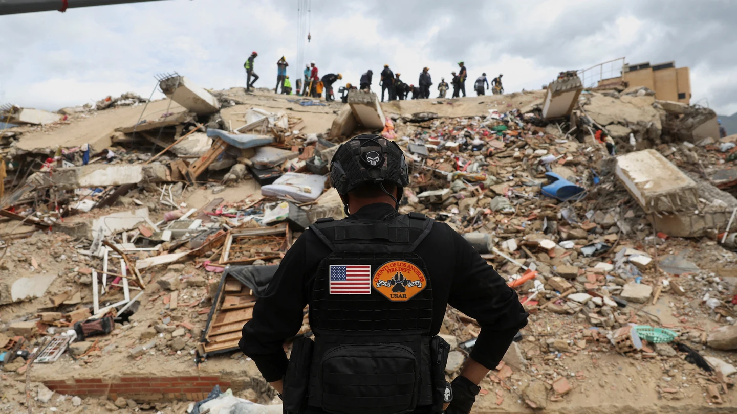 Venezuela sigue removiendo escombros tras 10 días del doble terremoto. Venezuela sigue removiendo escombros tras 10 días del doble terremoto.