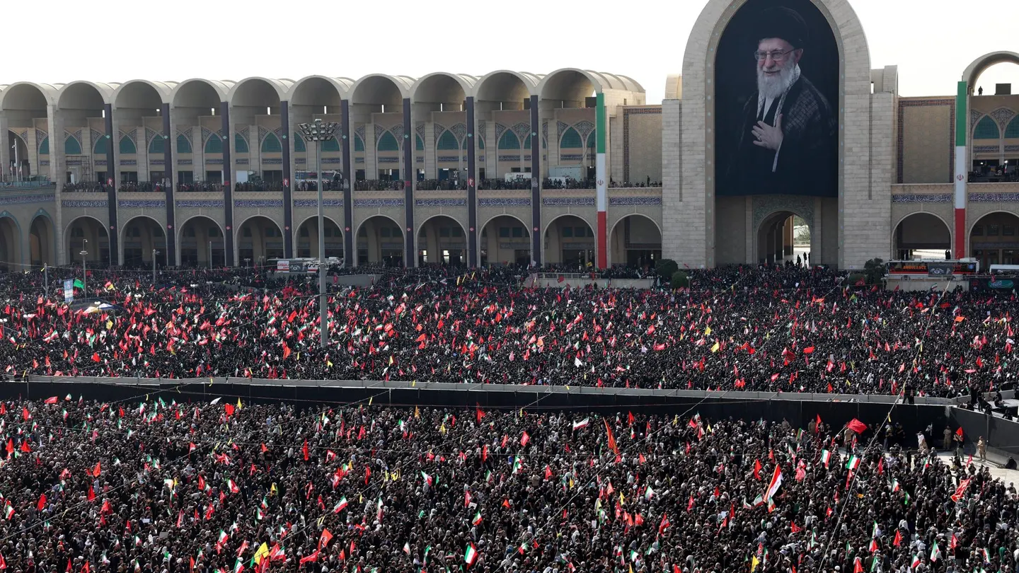 Los iraníes rinden homenaje al fallecido líder supremo iraní, el ayatolá Alí Jameneí Los iraníes rinden homenaje al fallecido líder supremo iraní, el ayatolá Alí Jameneí