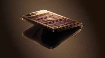 Caviar no se corta: ya est&aacute; mostrando sus fundas de lujo para el iPhone plegable