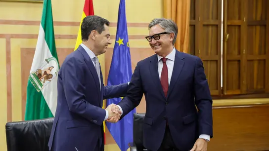 Moreno estrecha la mano de Gavira Moreno estrecha la mano de Gavira