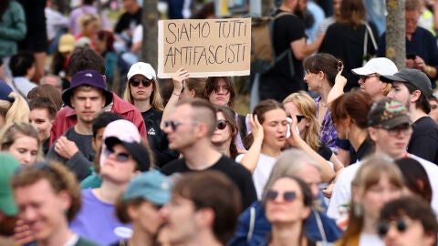 Miles de opositores del partido de extrema derecha alem&aacute;n AfD protestan en Erfurt.