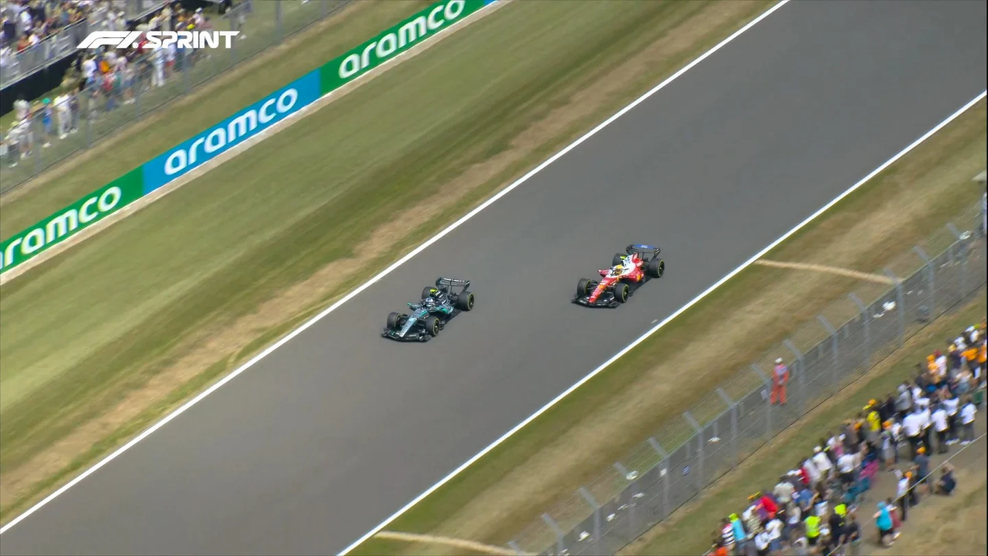 El que manda es Antonelli: ni el mejor Lewis Hamilton puede sacar los codos ante Kimi El que manda es Antonelli: ni el mejor Lewis Hamilton puede sacar los codos ante Kimi