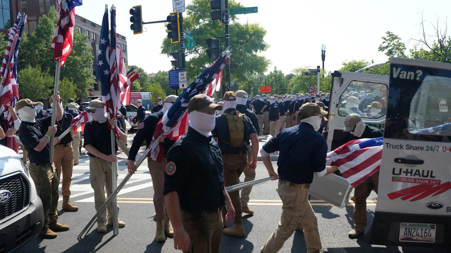 Los radicales de 'Front Patriot' marchan por Washington DC Los radicales de 'Front Patriot' marchan por Washington DC