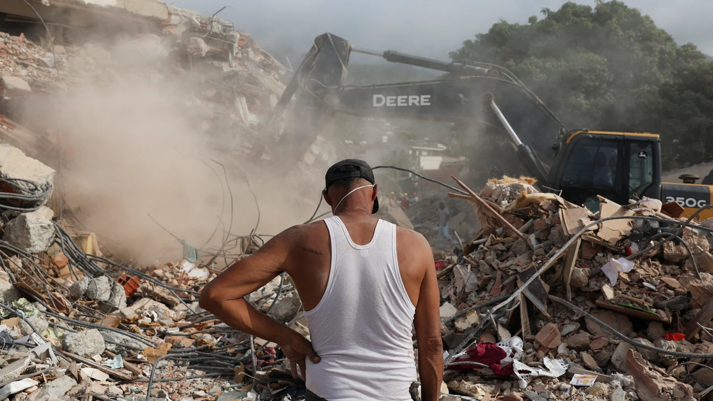 Venezuela anuncia medidas económicas para paliar los trágicos efectos de los terremotos y tras una oleada de críticas. Venezuela anuncia medidas económicas para paliar los trágicos efectos de los terremotos y tras una oleada de críticas.