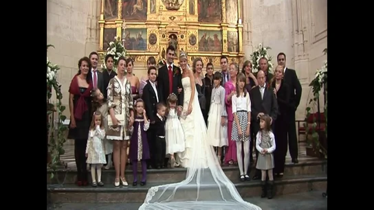 Las cámaras de Princesas de Barrio presencian la boda de 'la Paqui': "Por la noche habrá que desearle sexo a todo el mundo, ¿no?" Las cámaras de Princesas de Barrio presencian la boda de 'la Paqui': "Por la noche habrá que desearle sexo a todo el mundo, ¿no?"