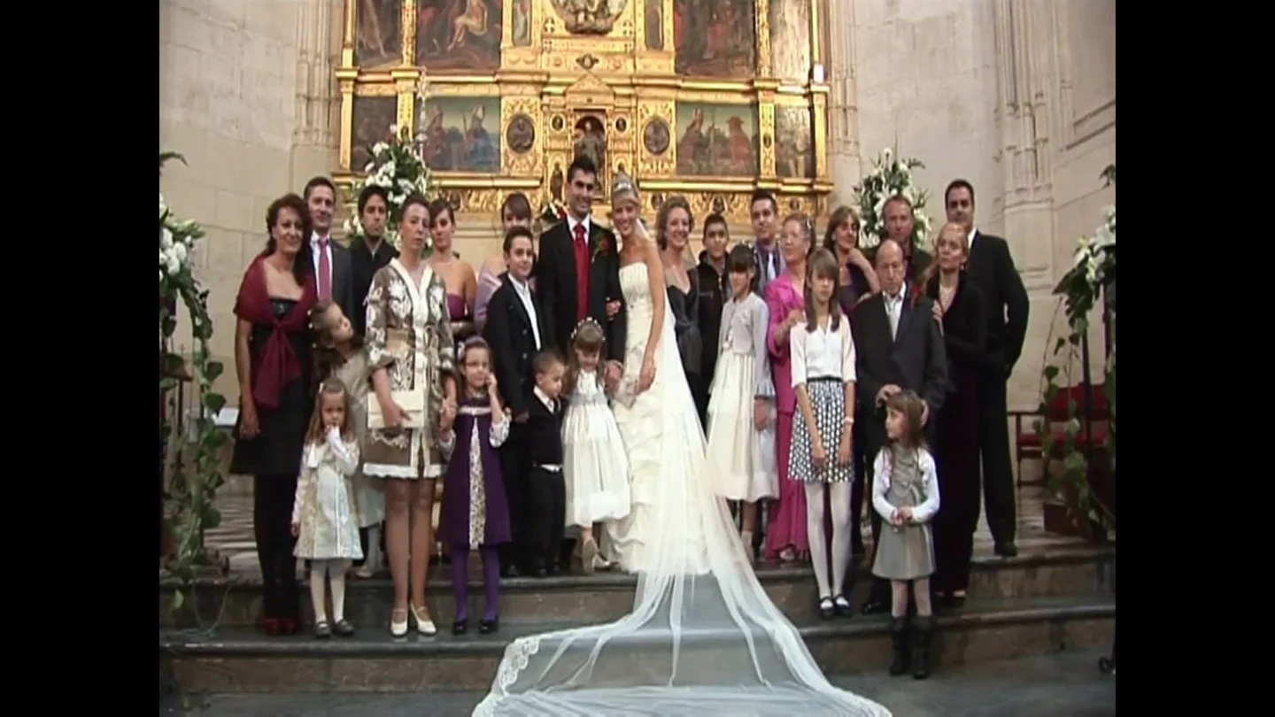 Las cámaras de Princesas de Barrio presencian la boda de 'la Paqui': "Por la noche habrá que desearle sexo a todo el mundo, ¿no?" Las cámaras de Princesas de Barrio presencian la boda de 'la Paqui': "Por la noche habrá que desearle sexo a todo el mundo, ¿no?"