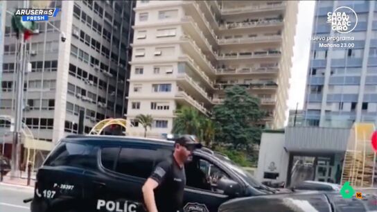 Celebra su &uacute;ltima sesi&oacute;n de quimio tocando la bocina de su coche... y as&iacute; reacciona la Polic&iacute;a