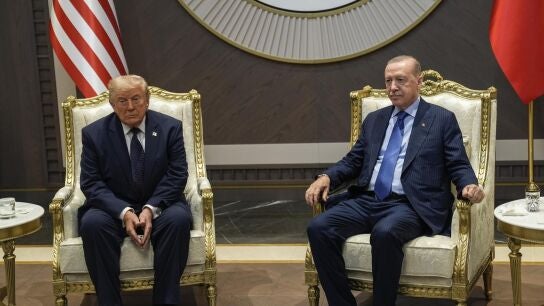 El presidente turco da la bienvenida al presidente estadounidense, Donald Trump