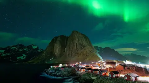 Aurora boreal en las islas Lofoten Aurora boreal en las islas Lofoten