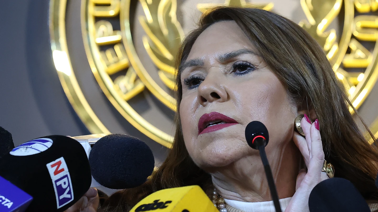 La senadora paraguaya Celeste Amarilla habla durante una rueda de prensa después de su rifirrafe con Mbappé, en Asunción (Paraguay) La senadora paraguaya Celeste Amarilla habla durante una rueda de prensa después de su rifirrafe con Mbappé, en Asunción (Paraguay)