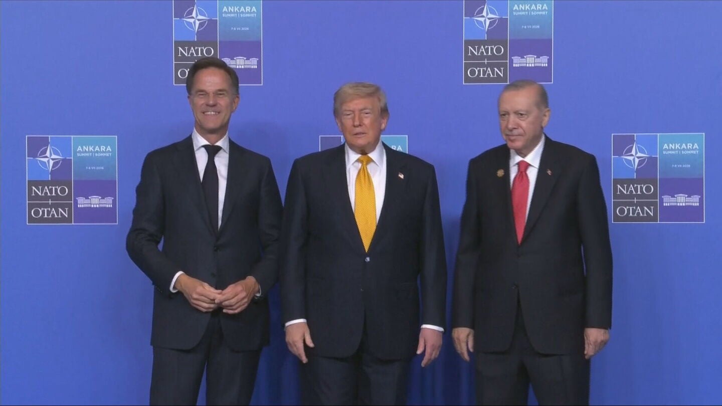 El presidente de Estados Unidos, Donald Trump, junto a Mark Rutte y Recep Tayyip Erdogan en la cumbre de la OTAN celebrada en Ankara
