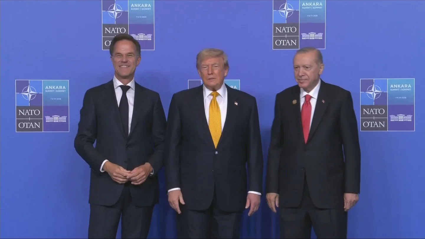 El presidente de Estados Unidos, Donald Trump, junto a Mark Rutte y Recep Tayyip Erdogan en la cumbre de la OTAN celebrada en Ankara El presidente de Estados Unidos, Donald Trump, junto a Mark Rutte y Recep Tayyip Erdogan en la cumbre de la OTAN celebrada en Ankara