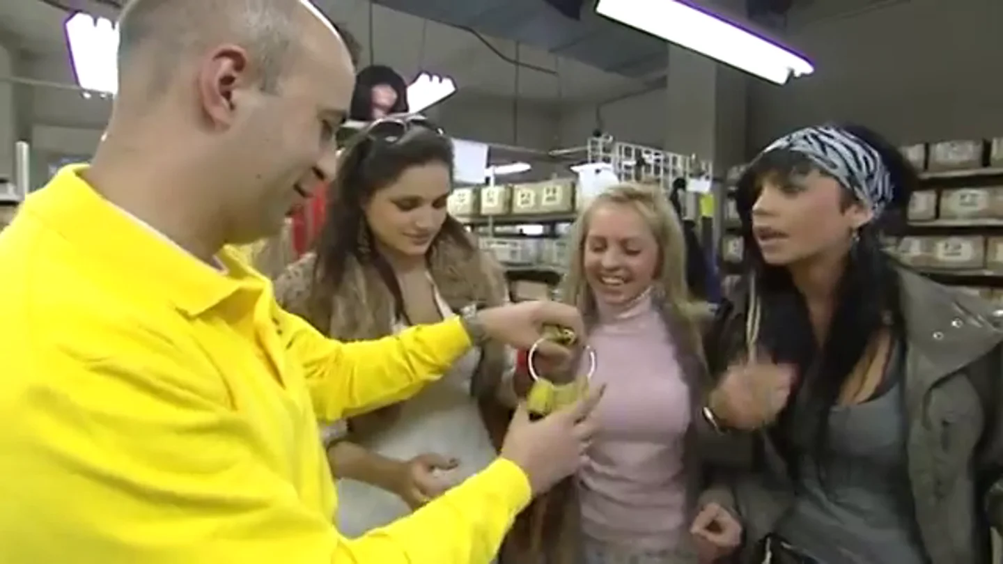 'La Iratxe' busca nuevas extensiones en un almacén de cabello humano: "Quiero parecer un poni" 'La Iratxe' busca nuevas extensiones en un almacén de cabello humano: "Quiero parecer un poni"