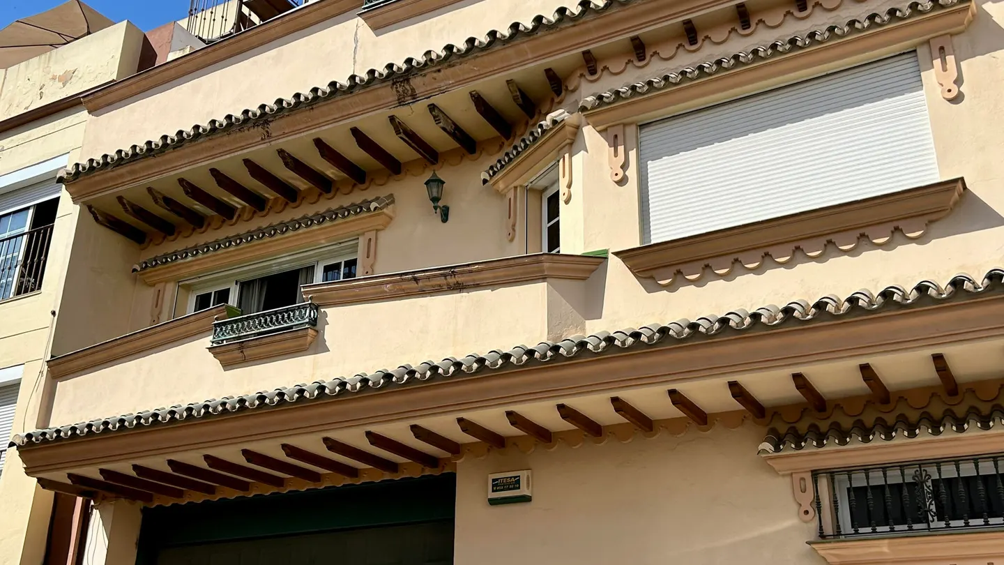 Investigan la muerte violenta de una mujer y su hija tras el incendio de un piso en Mijas Investigan la muerte violenta de una mujer y su hija tras el incendio de un piso en Mijas
