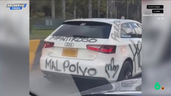 "Mal polvo" y "mentiroso": las pintadas de una mujer en el coche de su marido tras saber que su marido le ha sido infiel