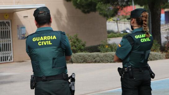 Imagen de Archivo de dos agentes de la Guardia Civil