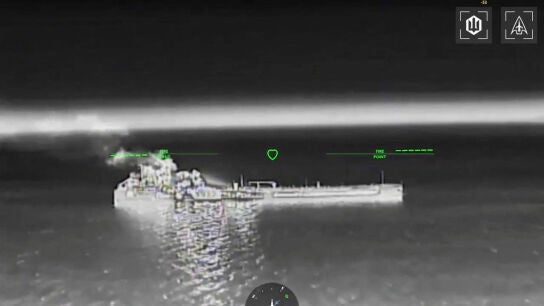 Imagen de un dron ucraniano apuntando a un petrolero ruso en el Mar de Azov