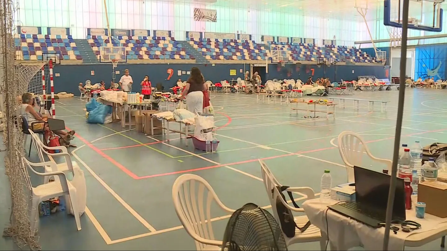 Imagen del polideportivo de Garrucha donde se ha facilitado un espacio para los vecinos Imagen del polideportivo de Garrucha donde se ha facilitado un espacio para los vecinos