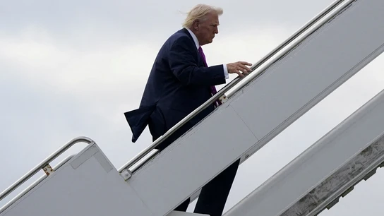 Donald Trump subiendo al Air Force One. Donald Trump subiendo al Air Force One.
