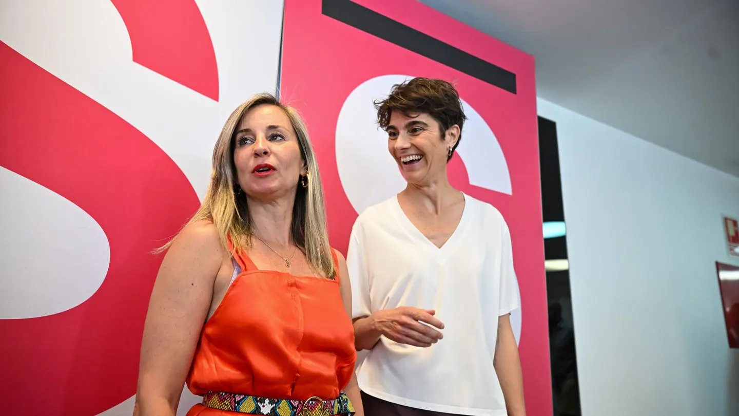 Verónica Barbero (i) y Rosa Martínez (d) a su llegada a la asamblea extraordinaria de Sumar Verónica Barbero (i) y Rosa Martínez (d) a su llegada a la asamblea extraordinaria de Sumar