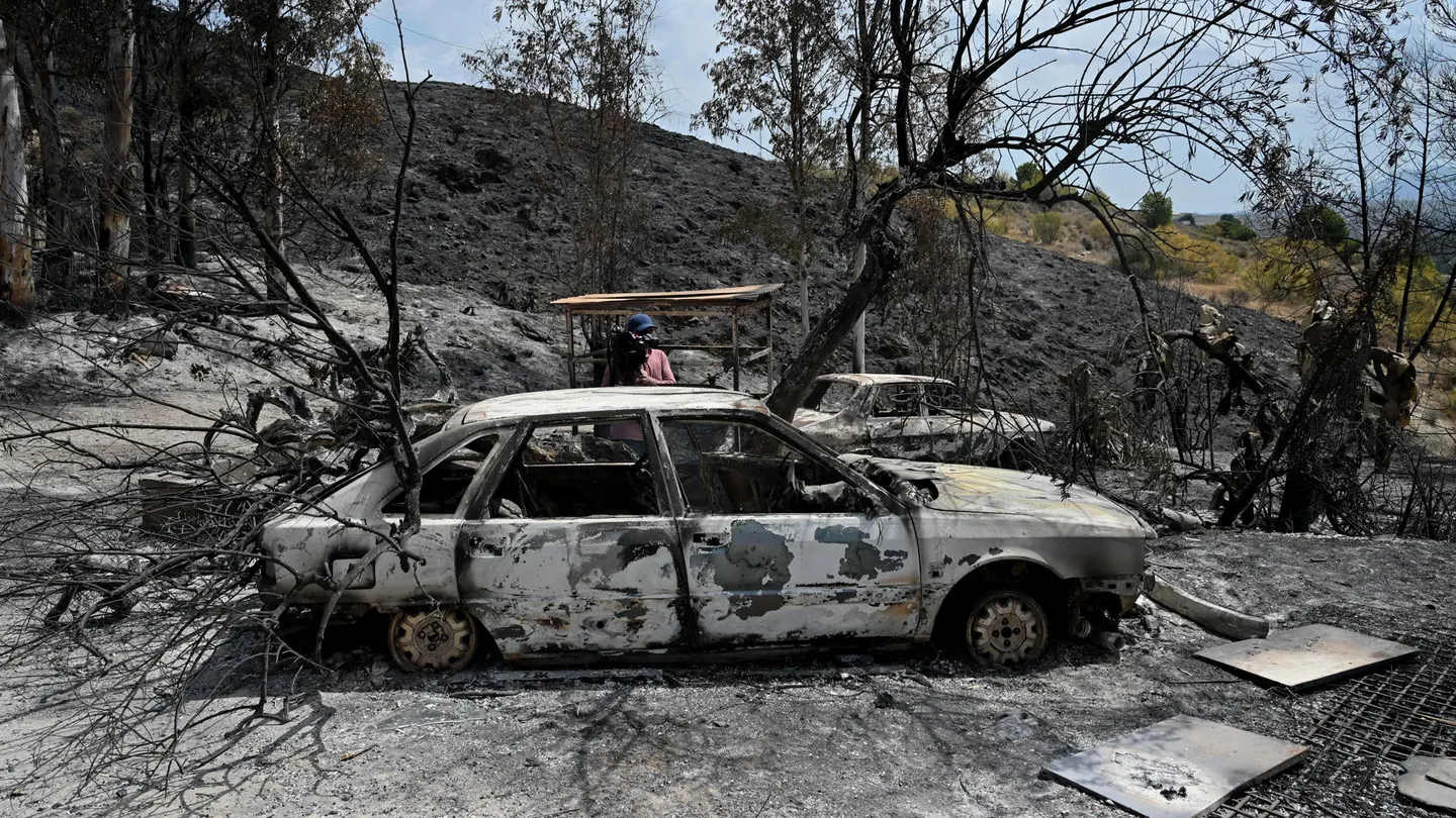 Varios vehiculos calcinados junto al restaurante Anita en Los Gallardos, Almería Varios vehiculos calcinados junto al restaurante Anita en Los Gallardos, Almería