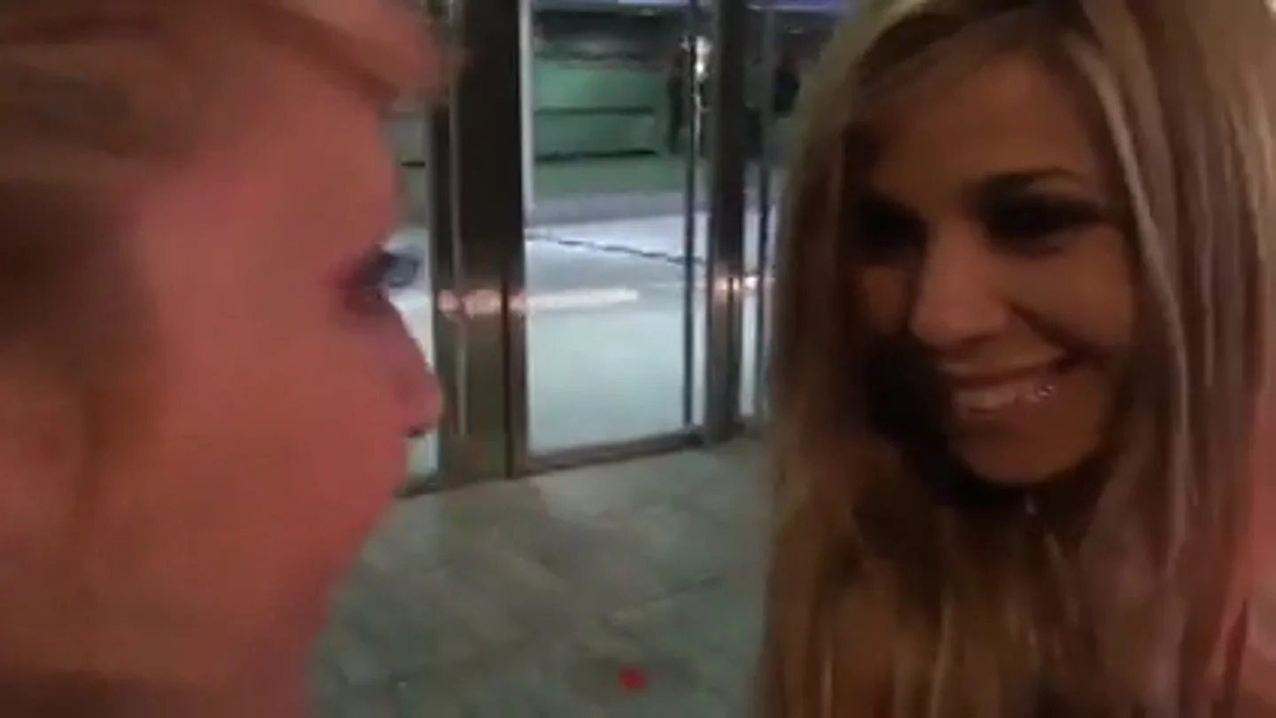 El momentazo del encuentro entre 'la Paqui' y Miguel Ángel Muñoz en Princesas de Barrio: "Me llamo Javier Cámara" El momentazo del encuentro entre 'la Paqui' y Miguel Ángel Muñoz en Princesas de Barrio: "Me llamo Javier Cámara"