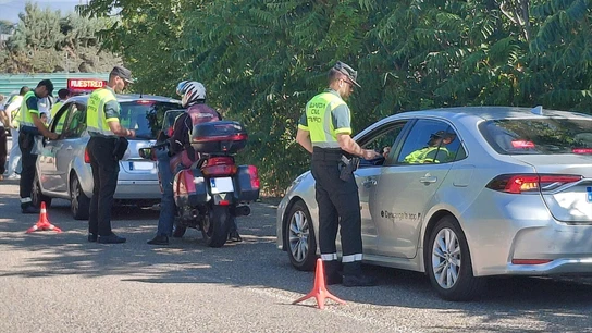 La DGT lanza una campaña especial contra el alcohol y las drogas al volante La DGT lanza una campaña especial contra el alcohol y las drogas al volante