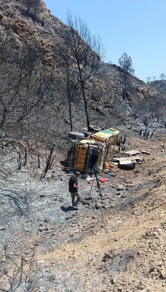 La imagen del accidente en el que resultaron heridos dos bomberos del Infoca en Bédar La imagen del accidente en el que resultaron heridos dos bomberos del Infoca en Bédar