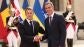 El presidente franc&eacute;s, Emmanuel Macron, y el espa&ntilde;ol, Pedro S&aacute;nchez, este lunes antes de la reuni&oacute;n de Coalici&oacute;n de Voluntarios para Ucrania en Par&iacute;s. 